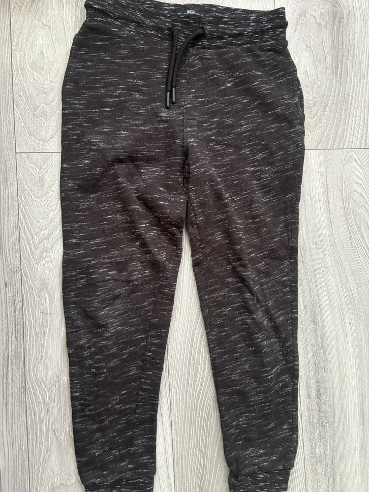 Spodnie dresowe 128