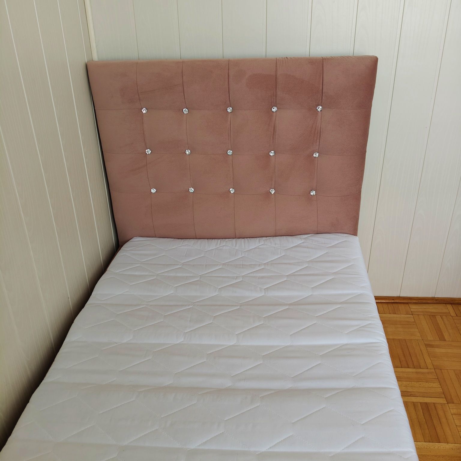 Łóżko tapicerowane 180x90 stan idealny