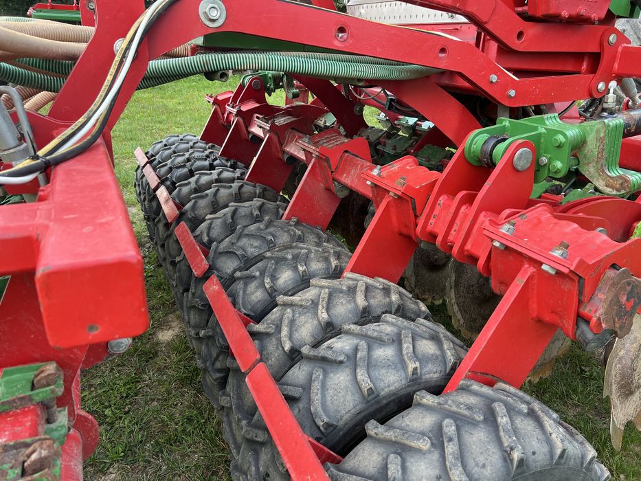 Agregat uprawowo-siewny Unia Focus FS T drive 3m pneumatyczny