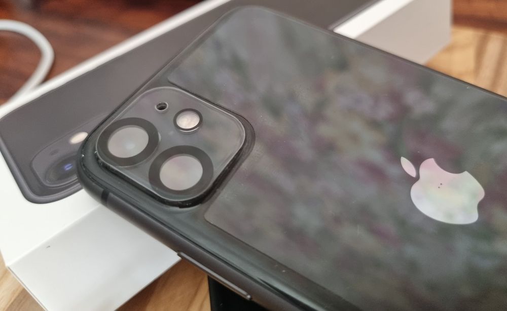 Продам iPhone 11  64GB