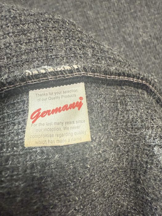 Желетки вязаннные 2 шт