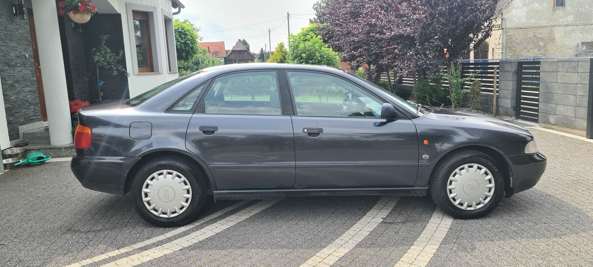 Audi A4 B5 1.6 benzynan,sedan,BDB stan
