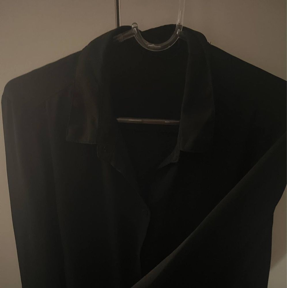 • базовая черная блузка рубашка  оверсайз