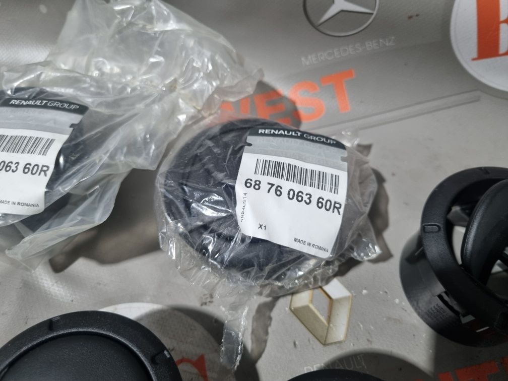 Дуйчик в торпеду направляйка воздуху Renault Master 3 Opel Movano