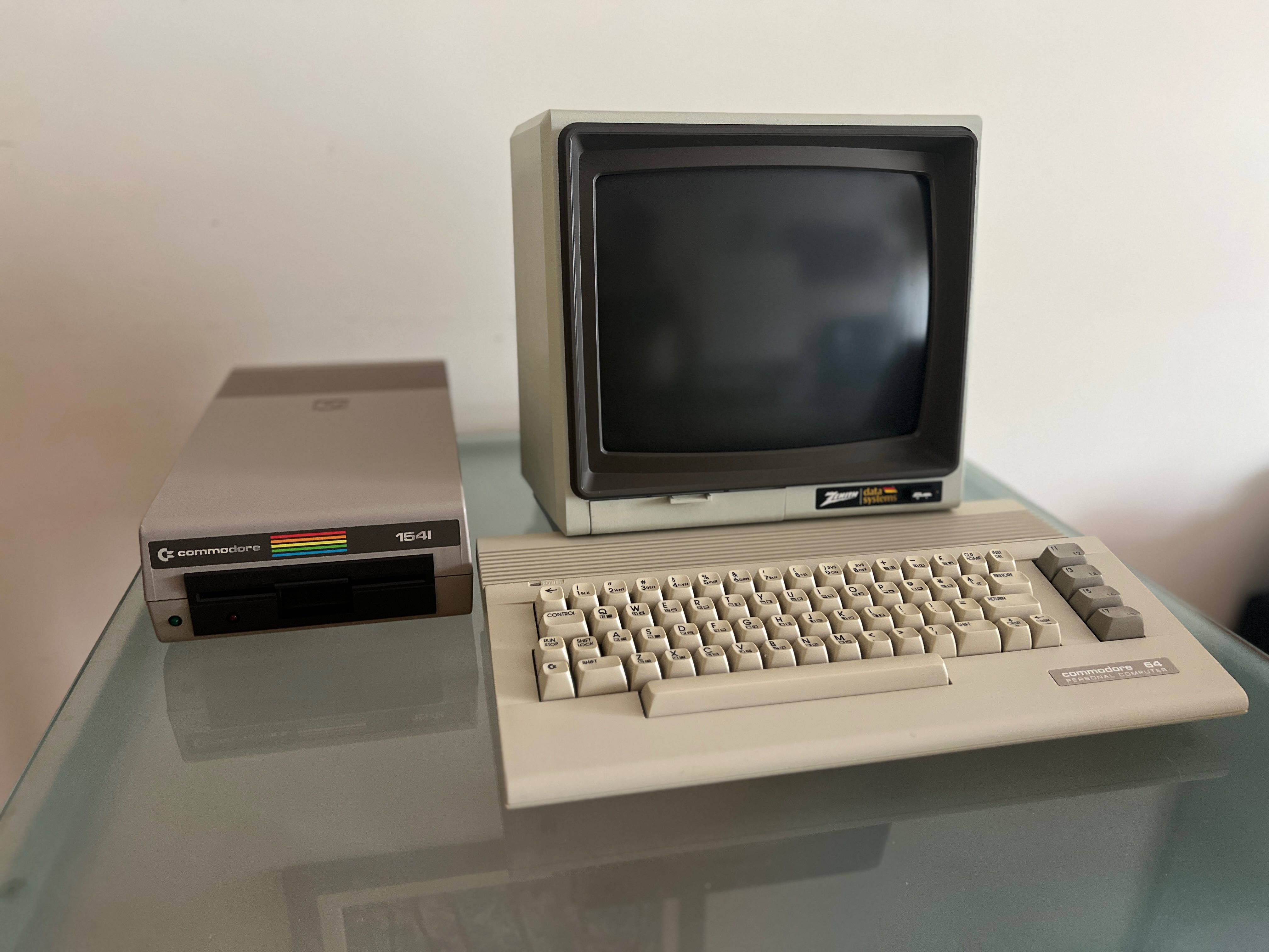 Commodore 64C - monitor / 100% original