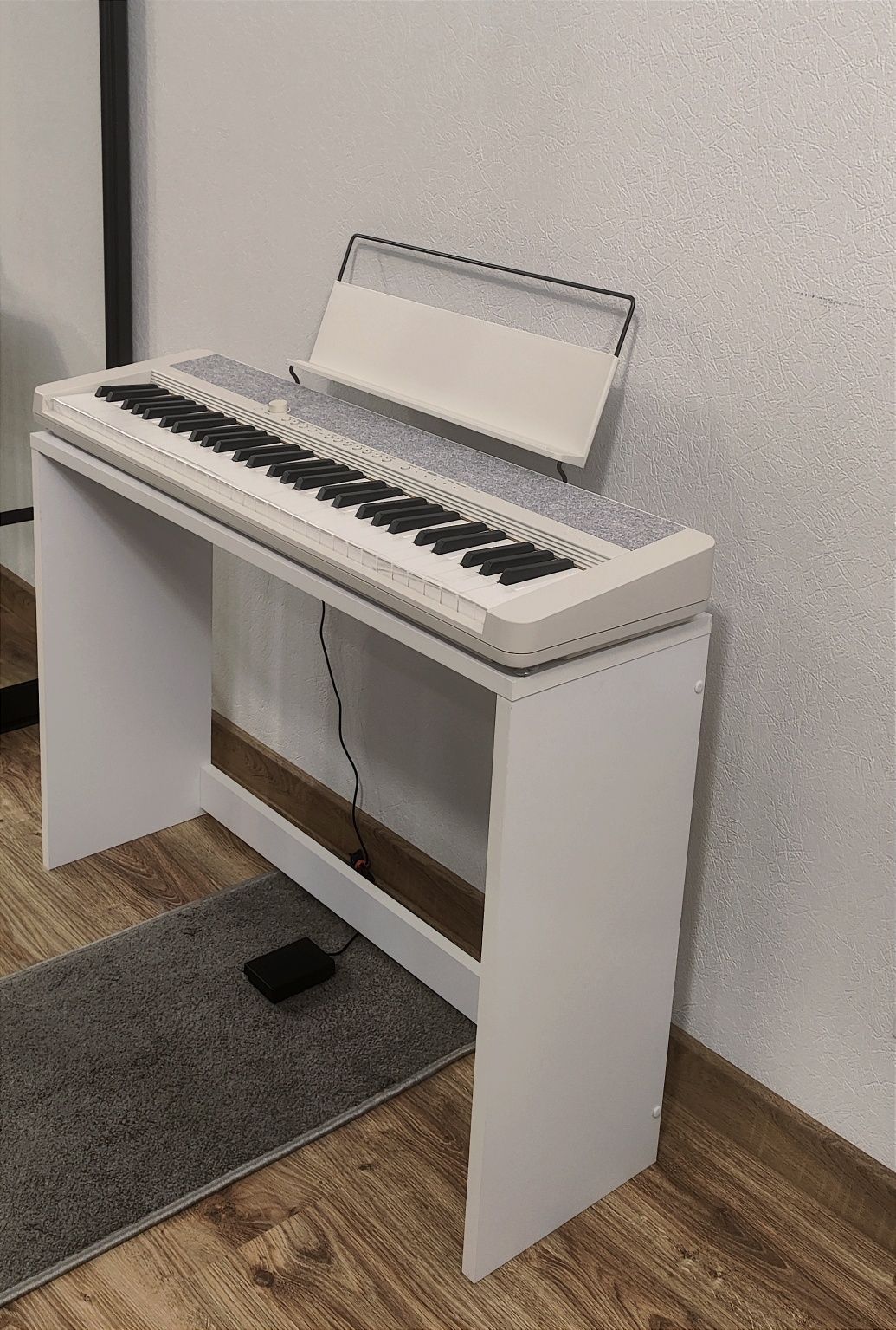 Біле міні піаніно фортепіано  Casio CT-S1   Yamaha NP-12