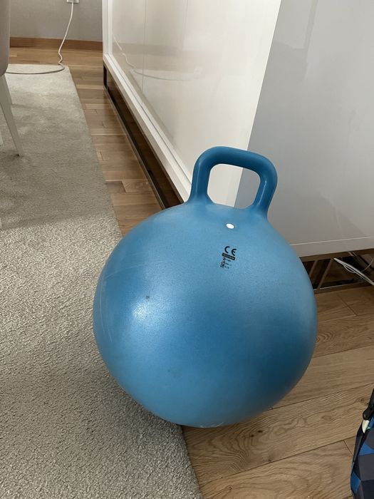 Bola para saltar criança