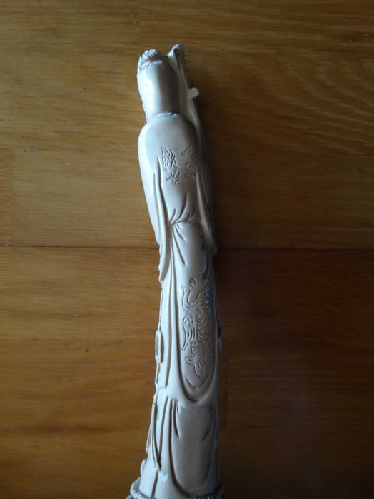 Escultura chinesa vintage em resina