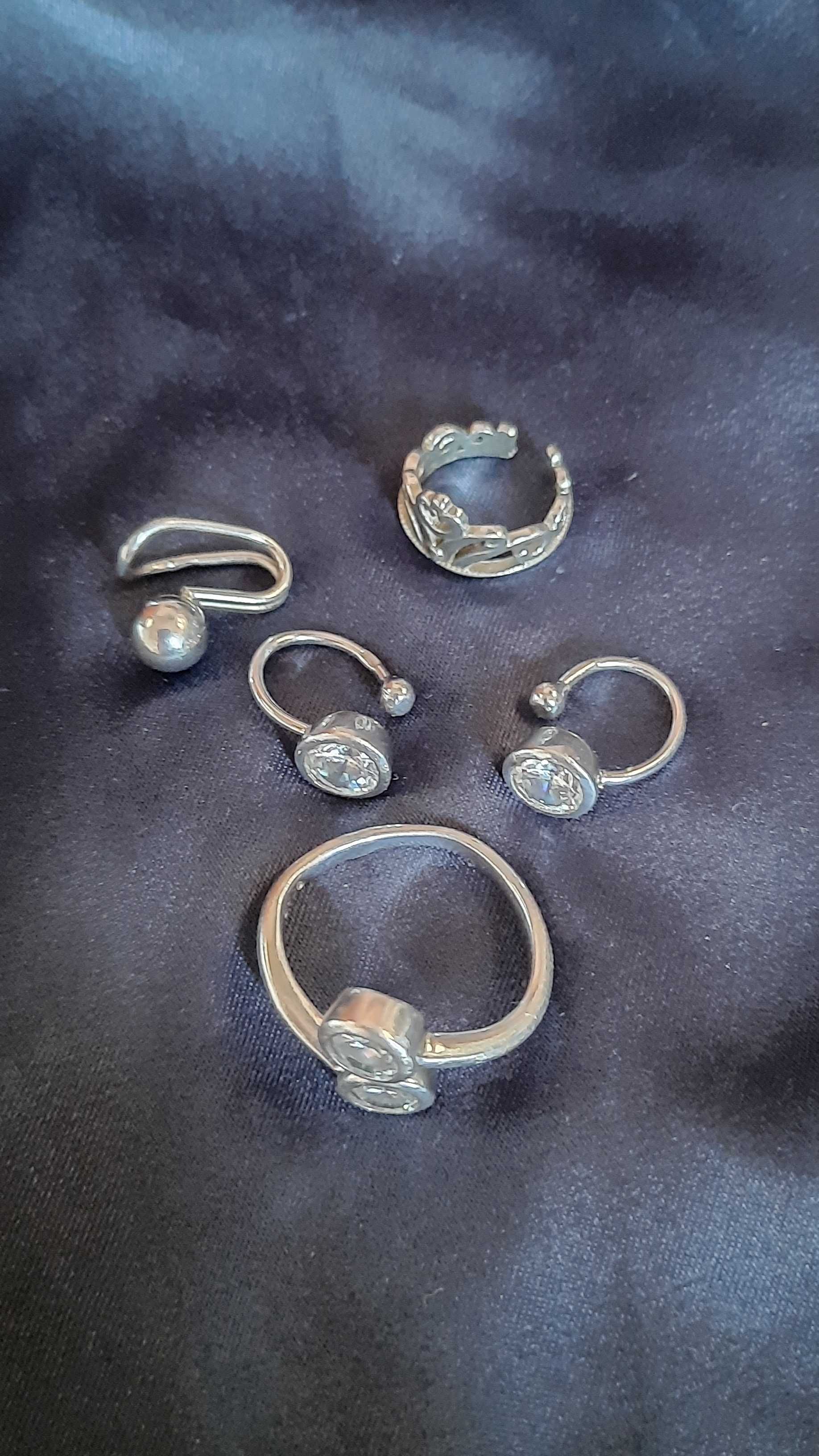Продам серебряный набор кольцо + сережки.