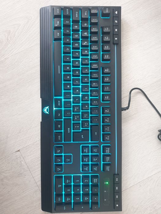 Pełnowymiarowa przewodowa klawiatura do gier z podświetleniem RGB