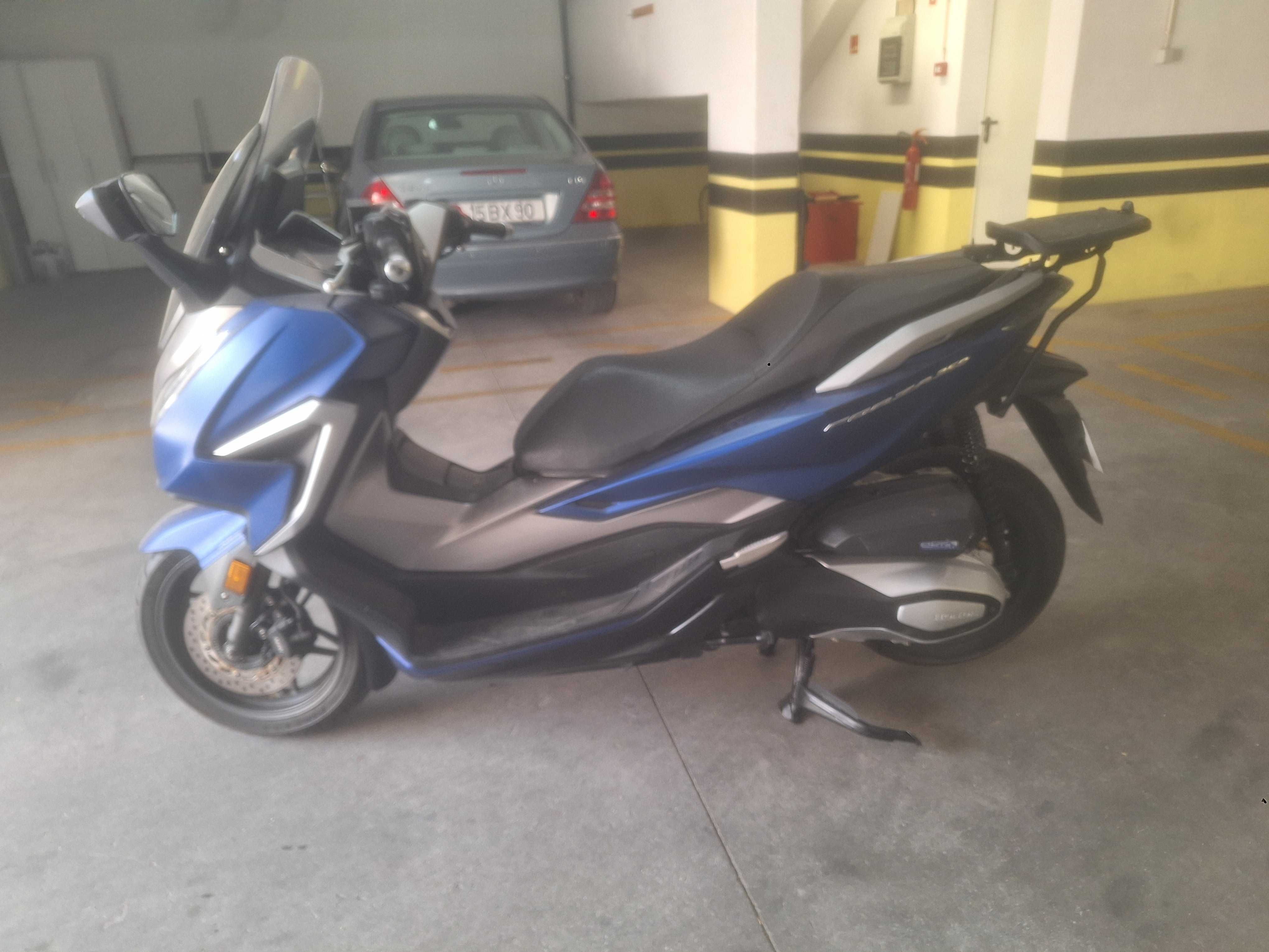 Excelente Honda forza 350
