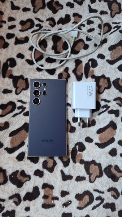 Vendo meu samsung S24 ultra em perfeitas condições, tem 11 meses de us