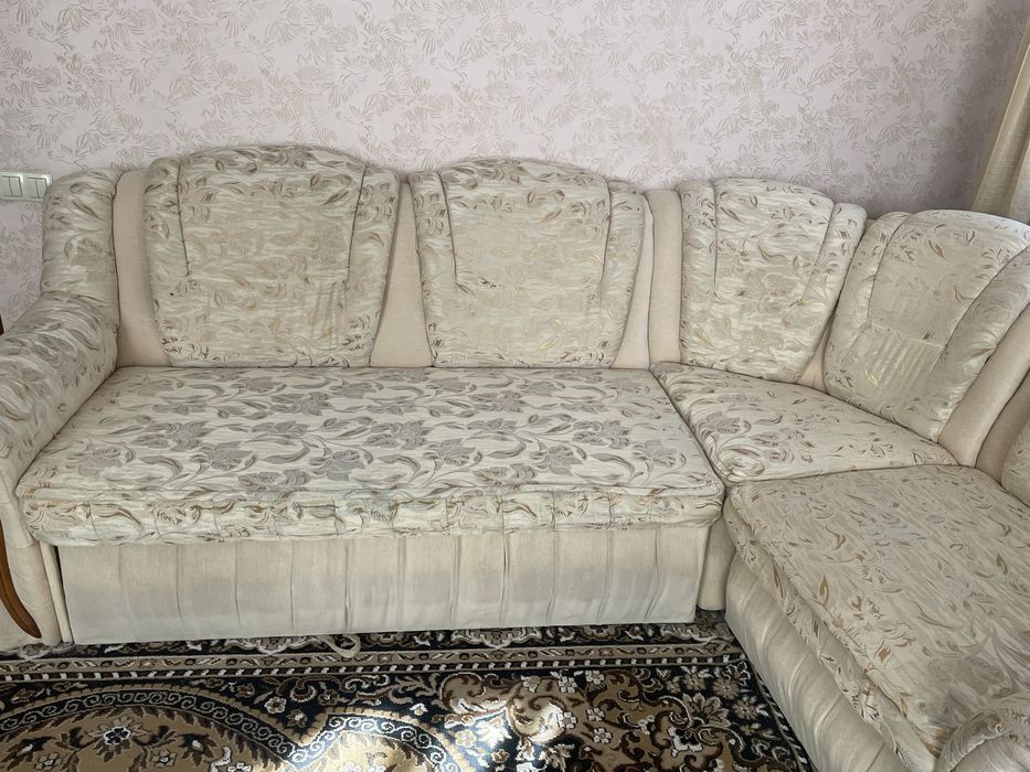 Диван мякий, угловий у доброму стані