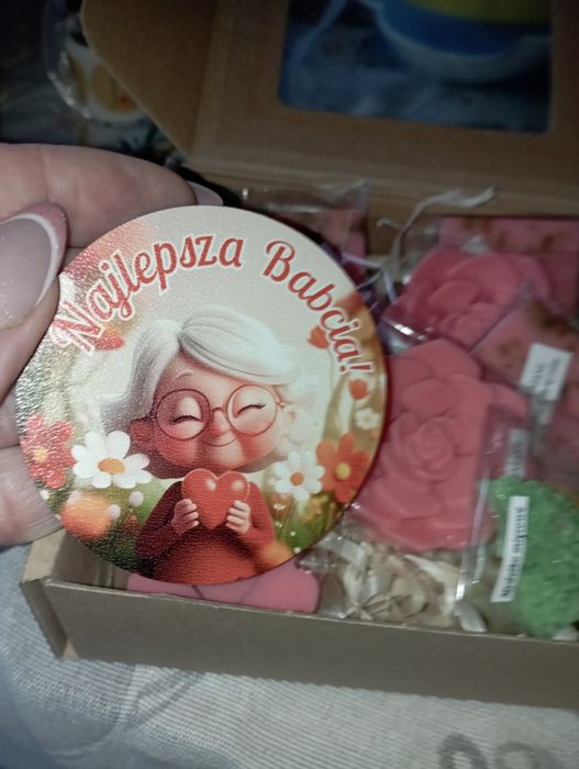 Prezent dzień mamyi imbryk z herbatą