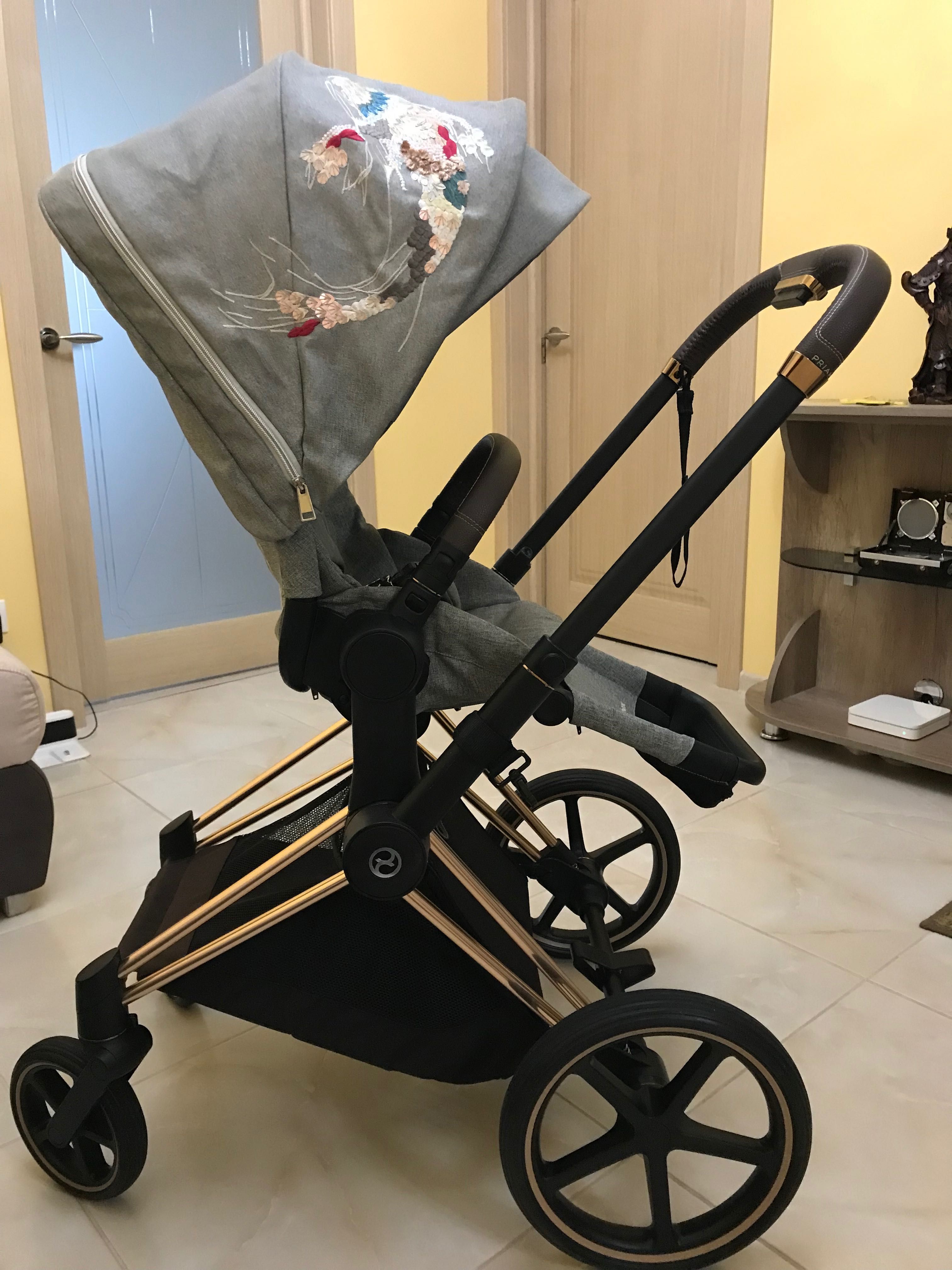 Коляска Cybex Priam 2в1 Simply Flowers beige + Koi на шассі rose gold