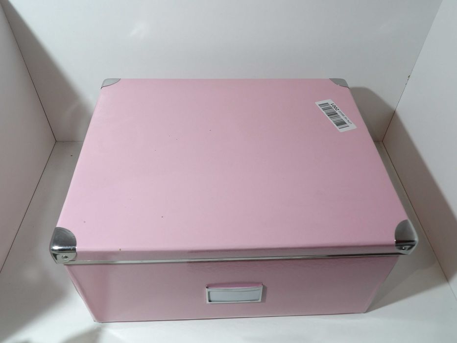 Różowe kartonowe pudełko zamykane od góry 35x28x16