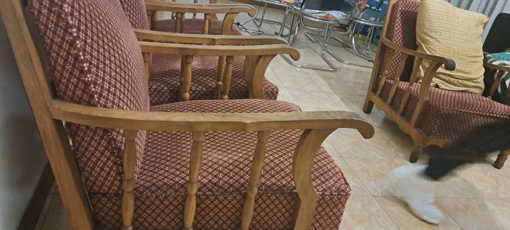 Sofás / Cadeirão antigos ..