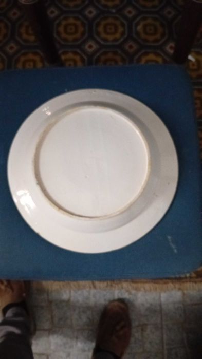 Prato  muito antigo