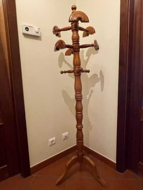 Cabide de pé alto em pinho mel BAIXA DE PREÇO
