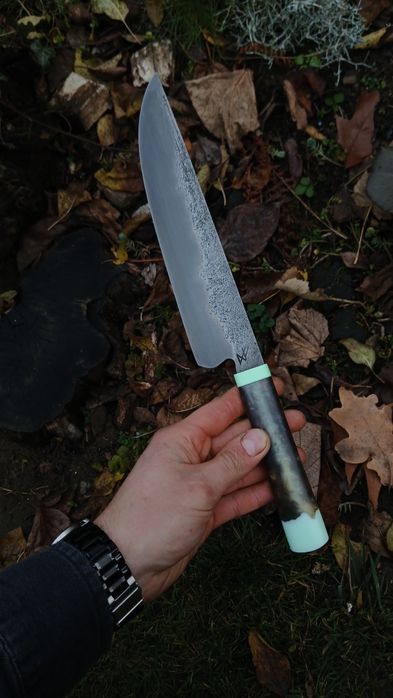 Ręcznie wykuty zestaw noży kuchennych.Świecący w ciemności.Knifemaking