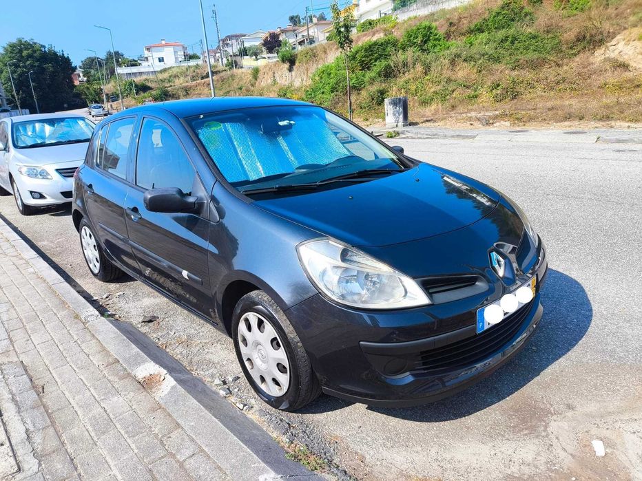 Renault Clio 1.5 dCi 5 lugares gasóleo com isofix