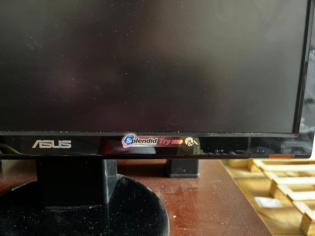 Monitor 46 diogonal