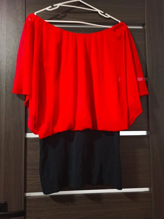 Piękna czerwono czarna tunika