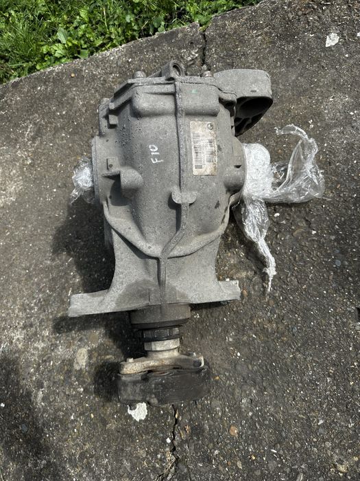 Задній міст редуктор BMW F-10 2.0d передаторне число 2.93 7584450