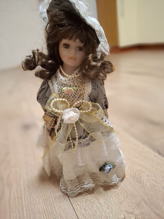 Porcelanowa lalka 25cm