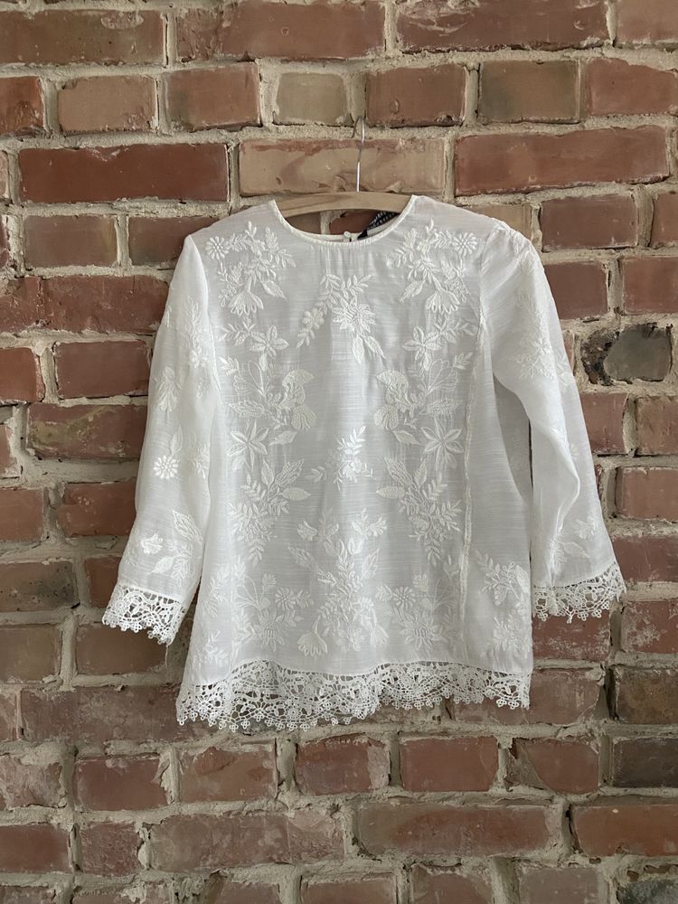 Zara XS - biała koszula z haftem