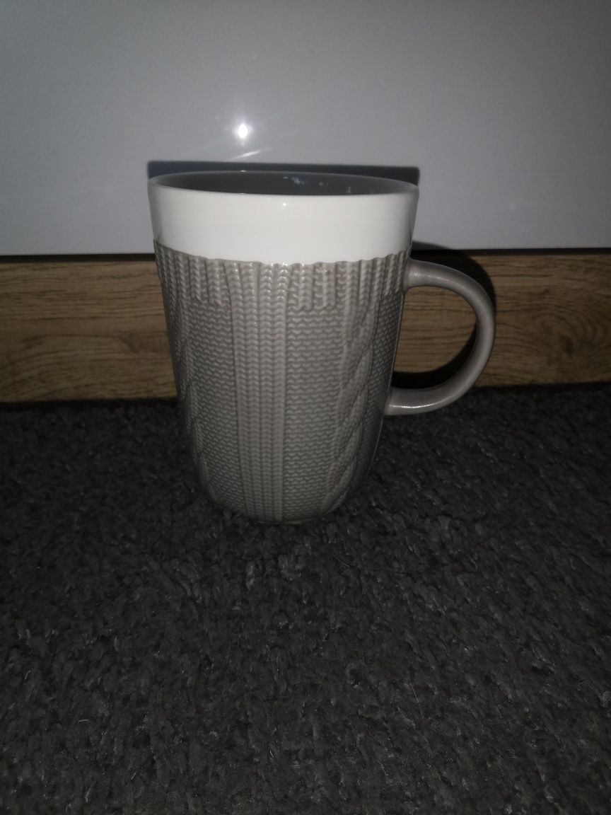 Szary kubek sweter sweterek 3d.
