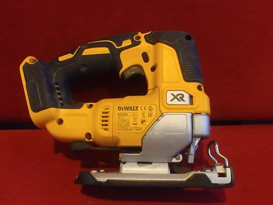 Wyrzynarka dewalt dcs334