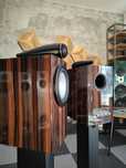 Bowers & Wilkins 705 S3 Signature 08.2024 ze standami idealne