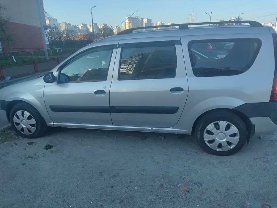 Дача Логан 2008 року