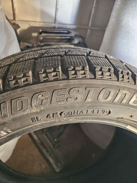 Зимова гума bridgestone blizzak 215/50r17
