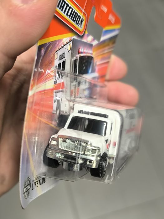Matchbox/Paramedic/Ambulans/24/125/International Terrastar/Mattel/Nowy
