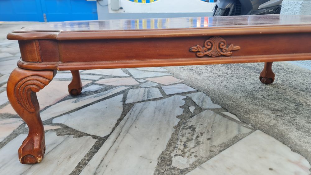 Mesa de centro antiga em madeira