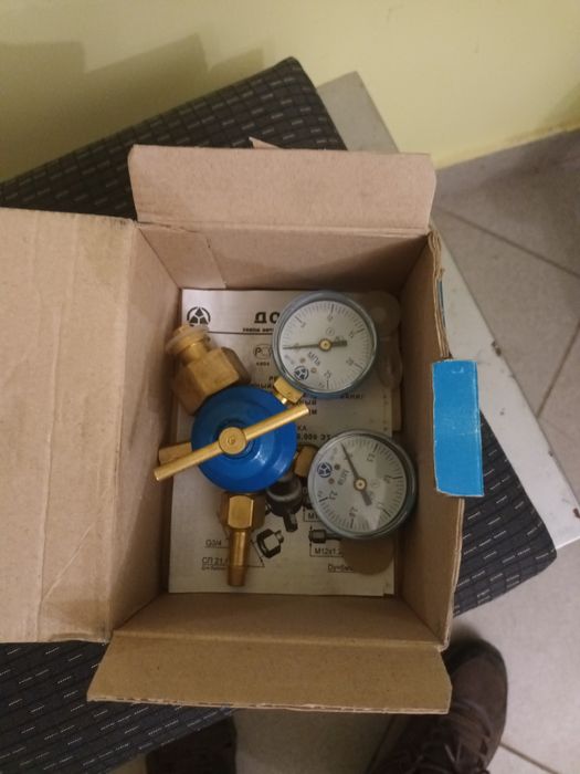 Газовий редуктор для зварювального апарата арган.углекислоти