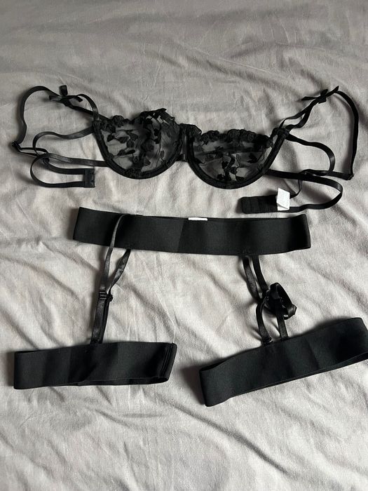 Комплект білизни , чорний кружевний. 80/85 В/С ( без трусиків)