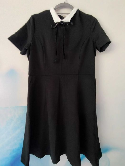Sukienka mała czarna z białym kołnierzykiem elegancka Reserved XL 42