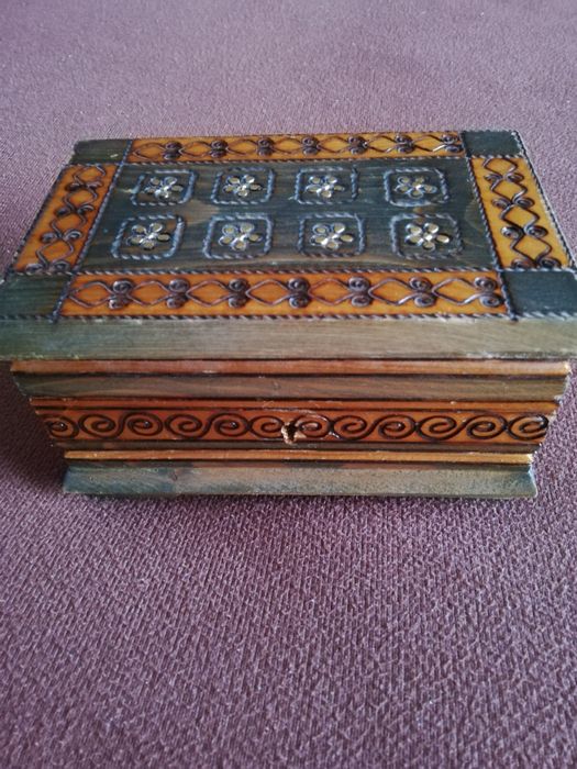 Kuferek  na   biżuterię.