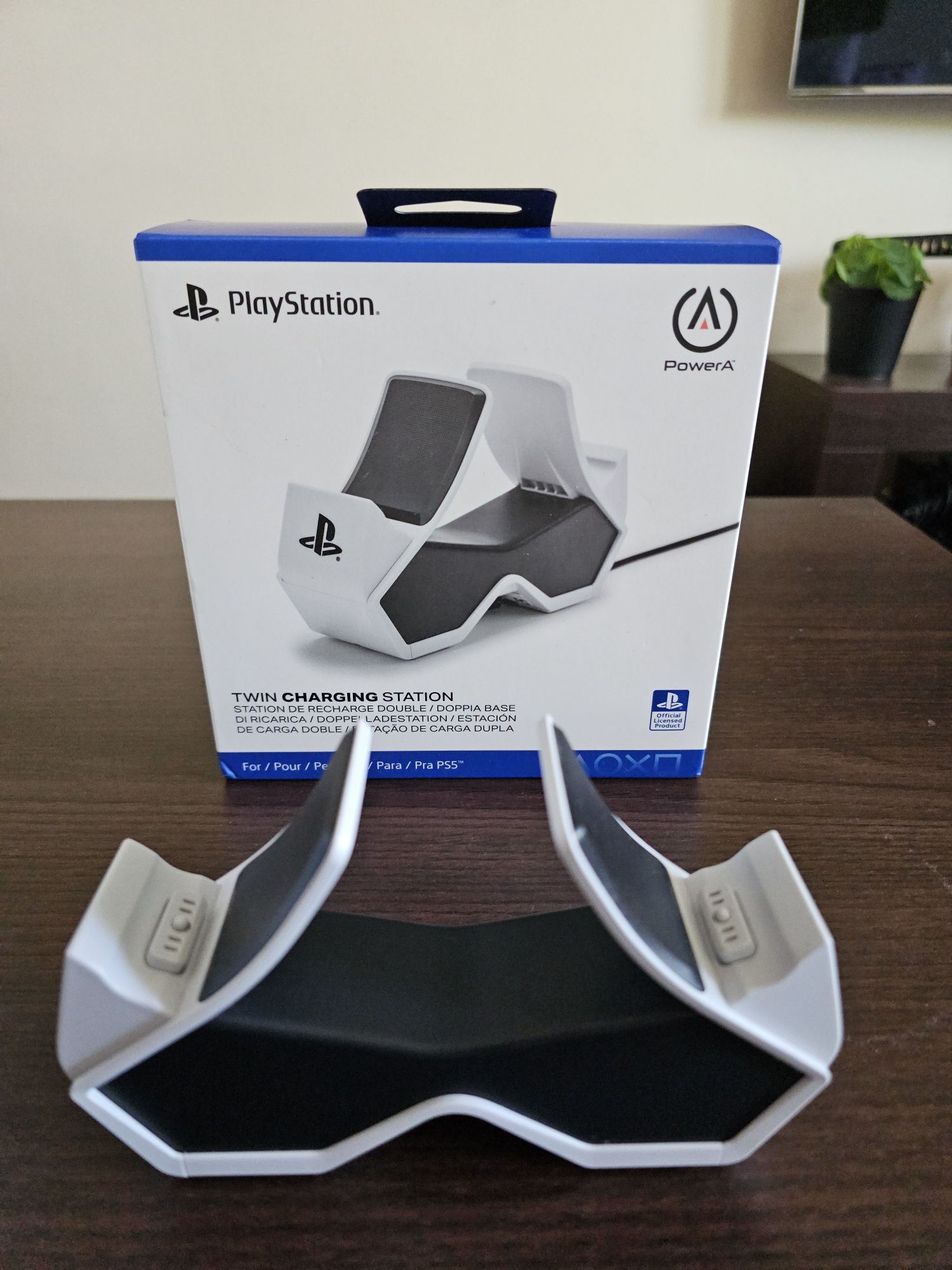 Playstation 5 + dedykowany dysk 1tb + ładowarka na 2 pady + gry