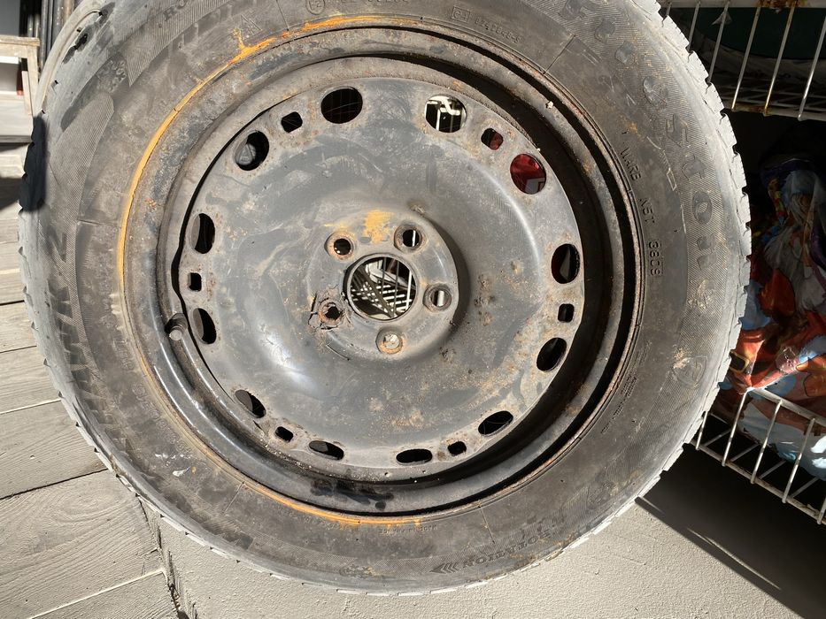 Opony zimowe 195/60 R15+felgi komplet