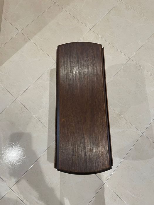 Mesa clássica de madeira