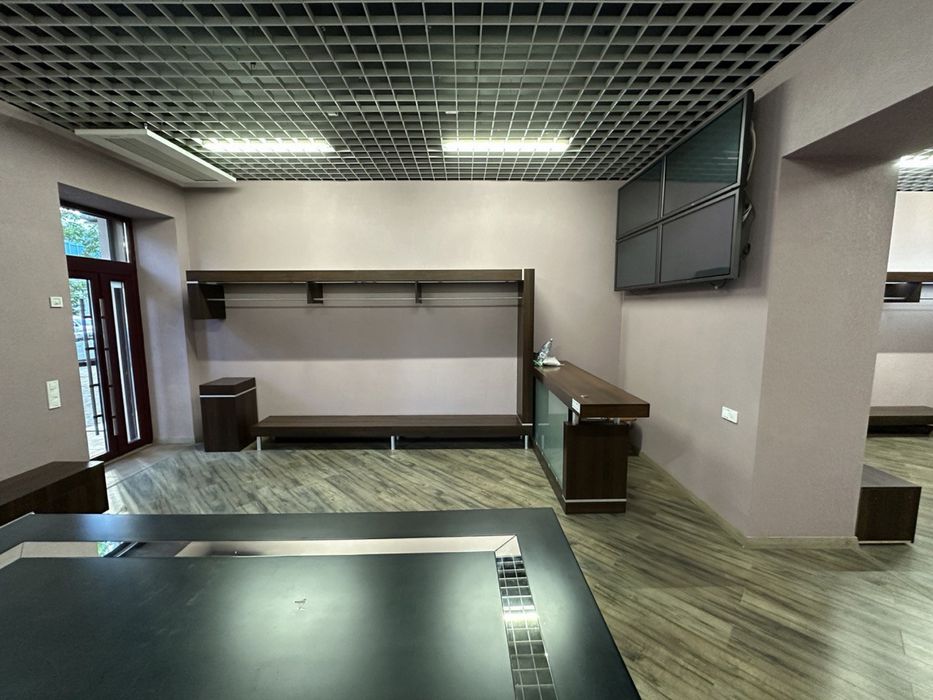 Продам или сдам в аренду торговое помещение (дейсвующий магазин) 80м2