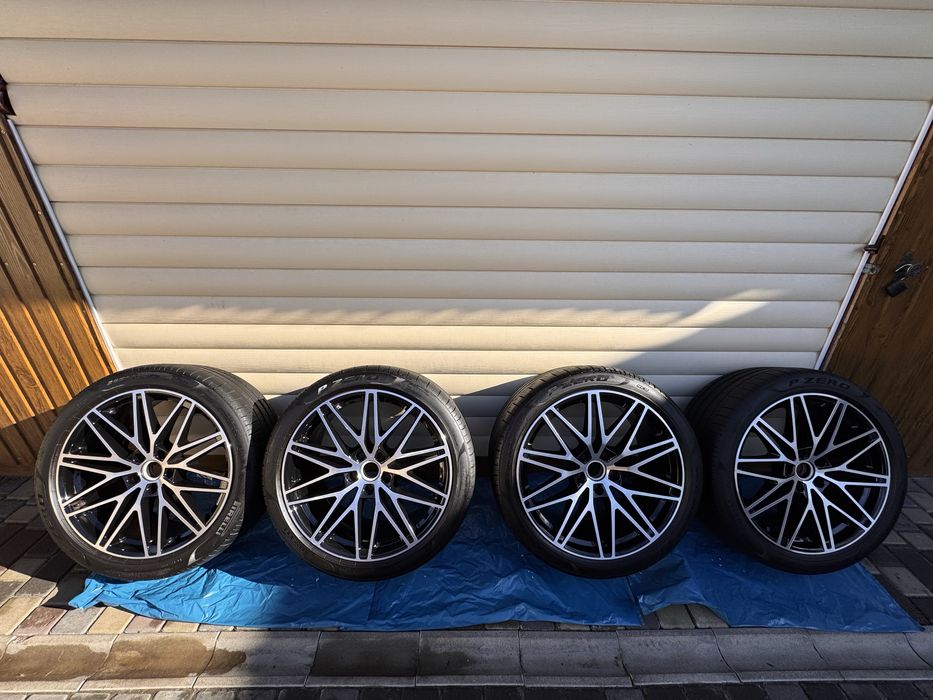 Комплект дисків з резиною Porsche R22 (285/40 та 315/35)