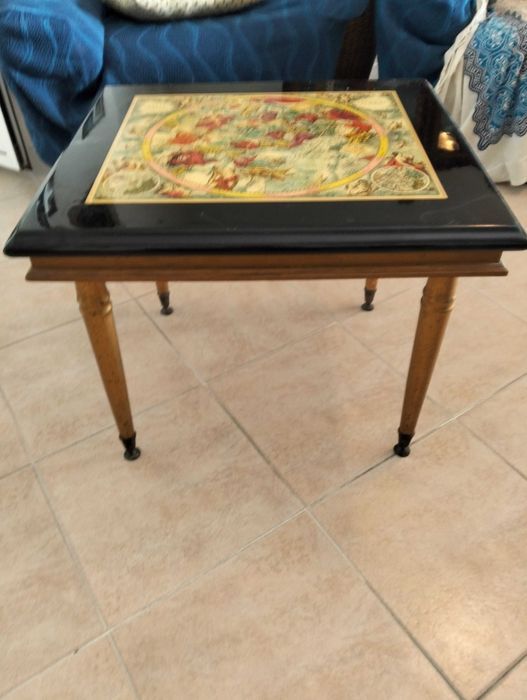 Mesa de sala italiana