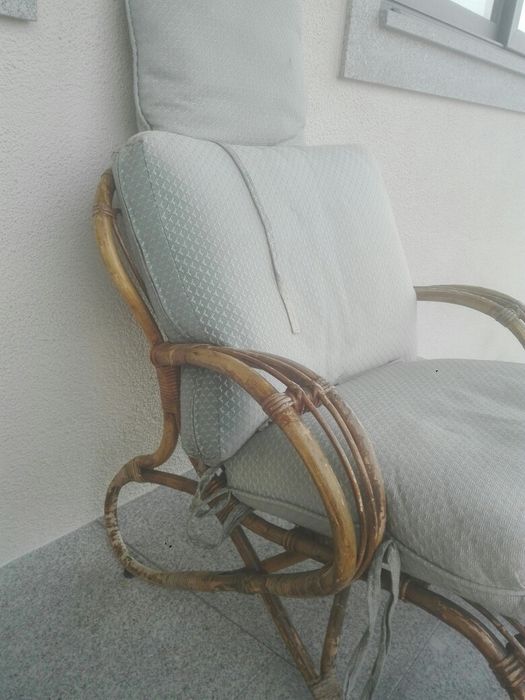 Cadeirão de vime antigo