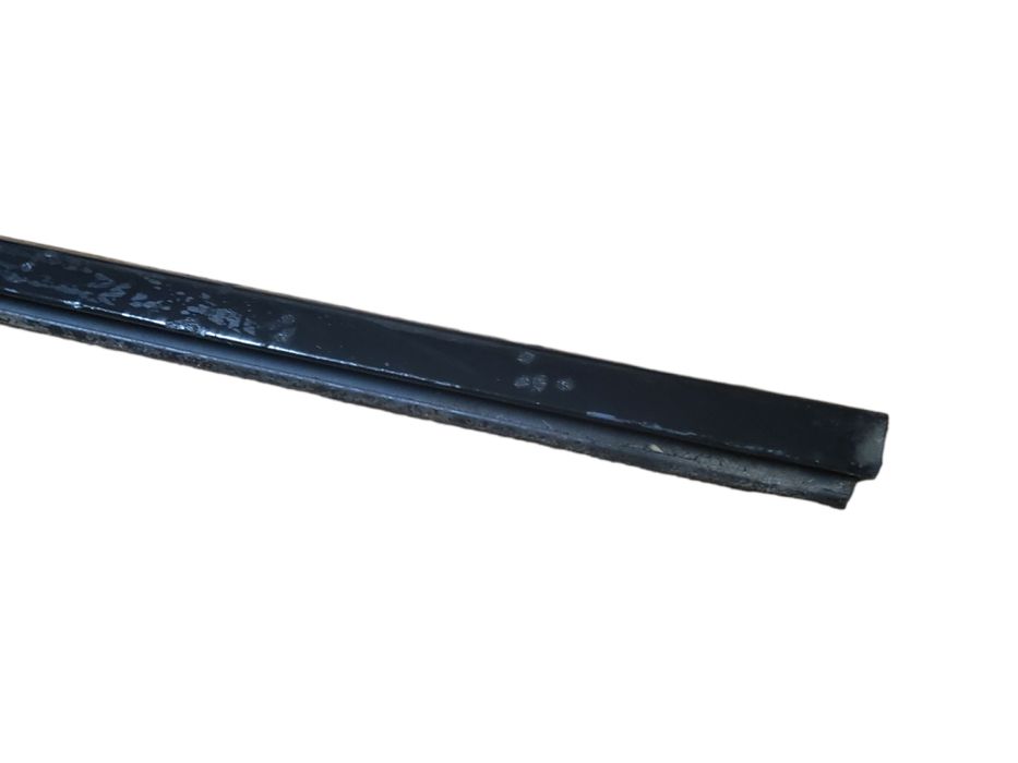 Молдинг стекла передней правой двери Mitsubishi L200 разборка