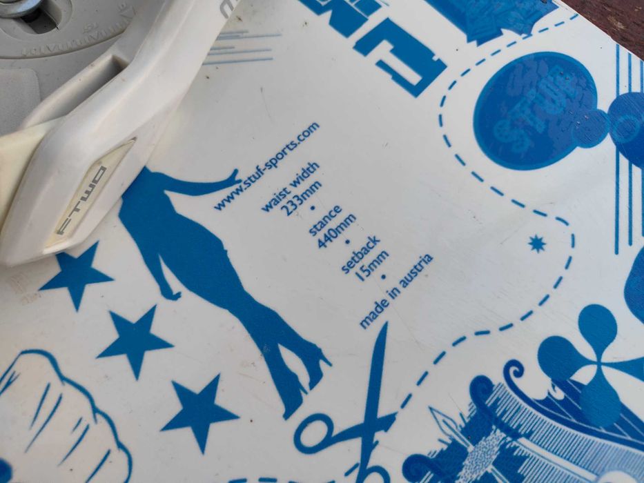 Deska snowboardowa 133 Stuf Conquest wiązania F2 Snowboard 133